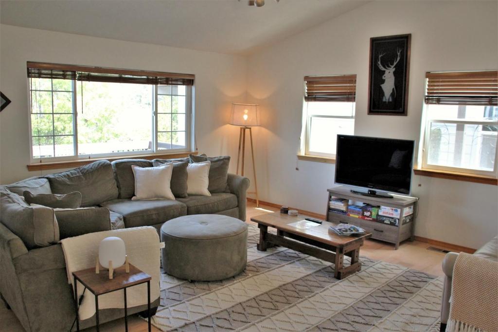 Hood River Family Vacation Home image