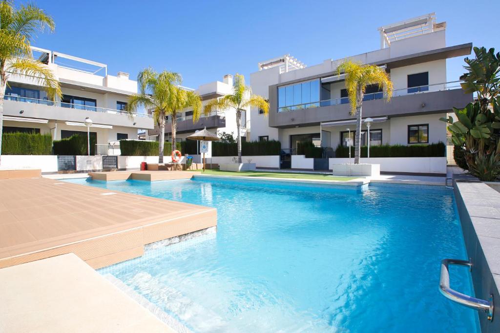 Fantastic Home with AC, pool and bbq photo 1