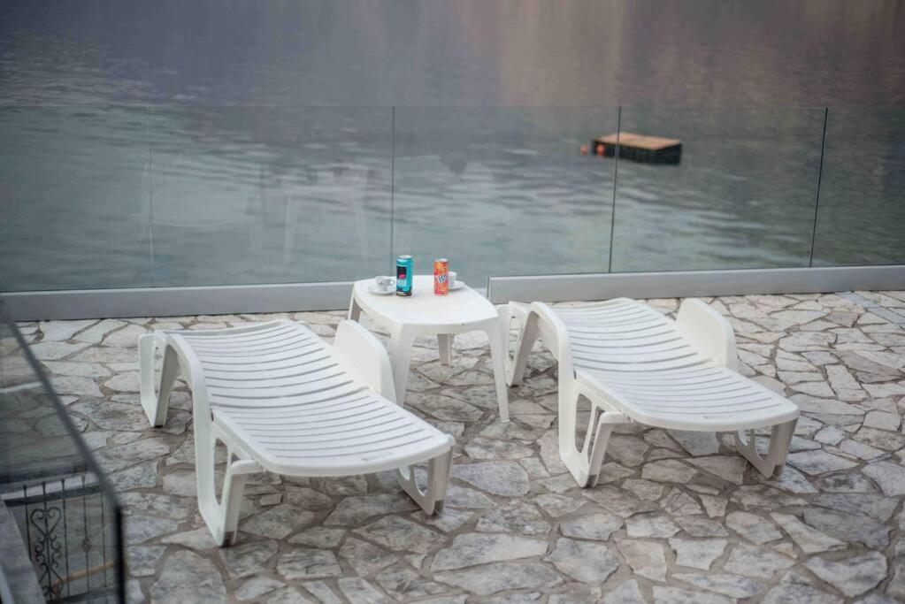Modern Waterfront 3-Bed Apartment photo 2