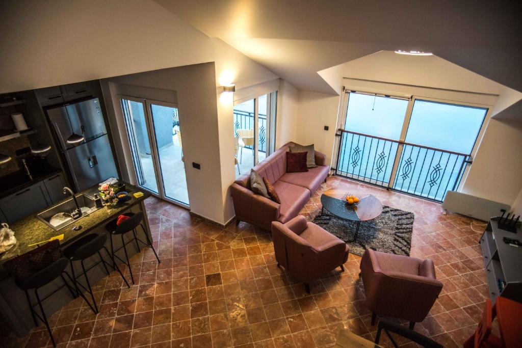 Modern Waterfront 3-Bed Apartment photo 4