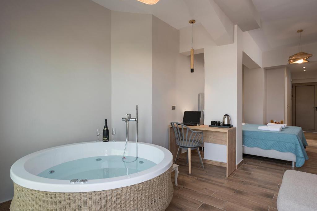Aequor Luxury Rooms & Apartments photo 2