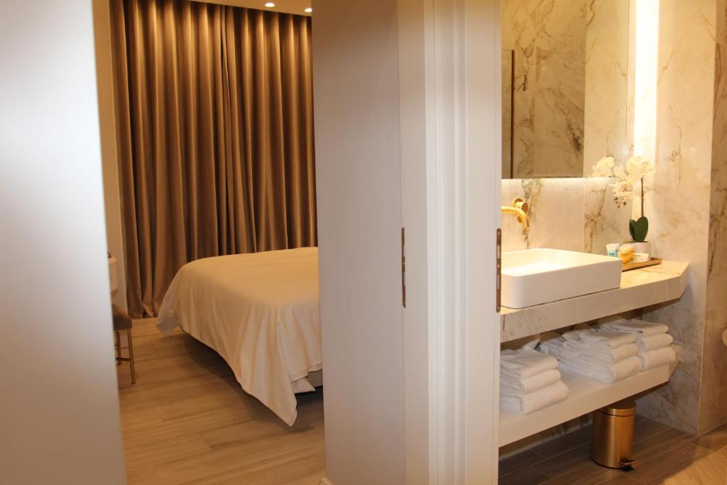 Adri & Marg luxury living, Athens
