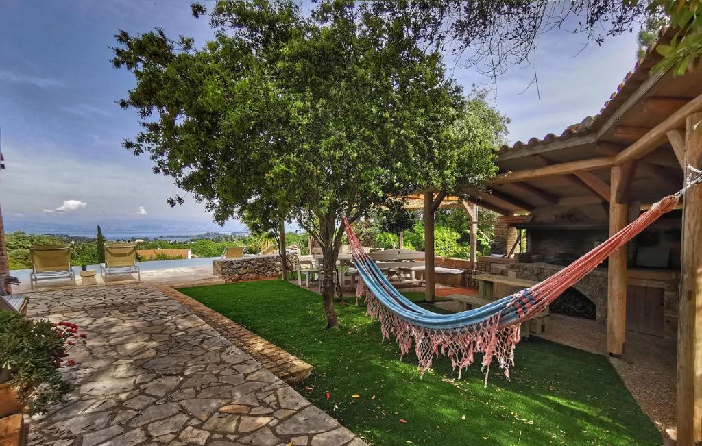 Xenonerantzia Country style villa photo 3
