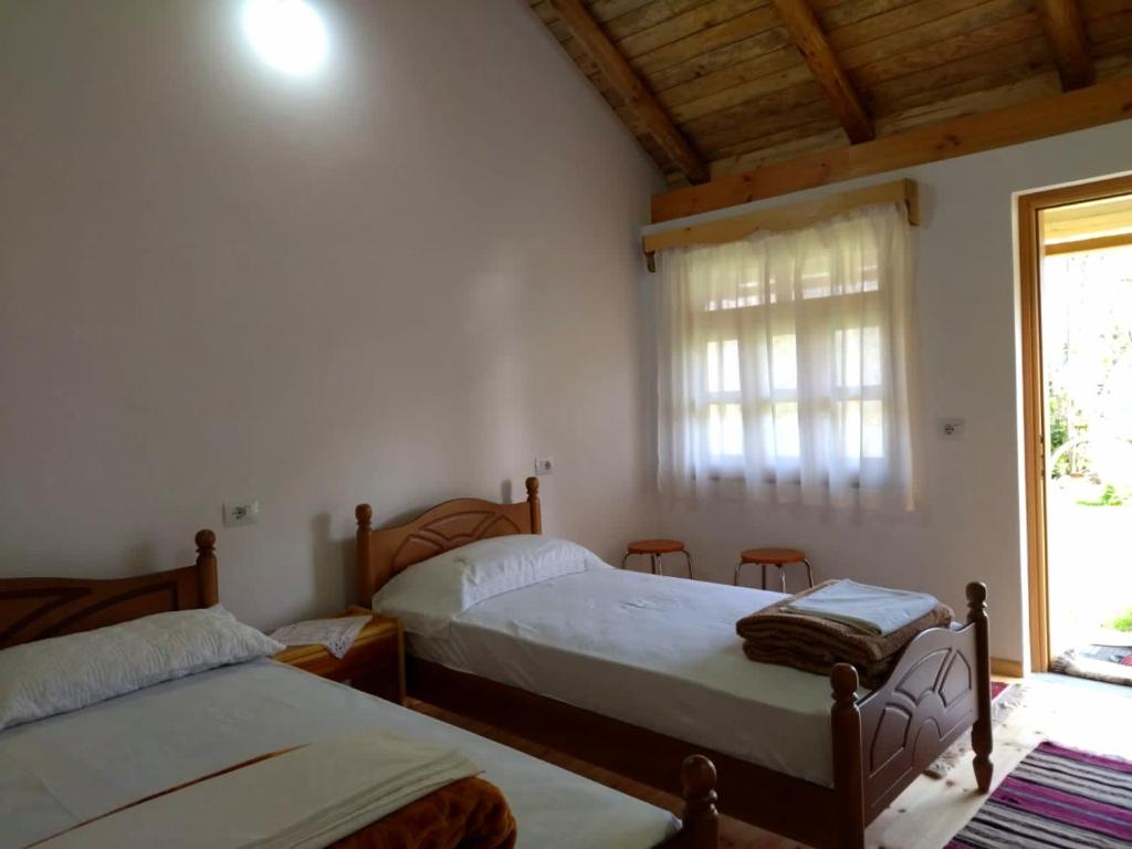 Bujtina Peshtan Guesthouse&Camping photo 2