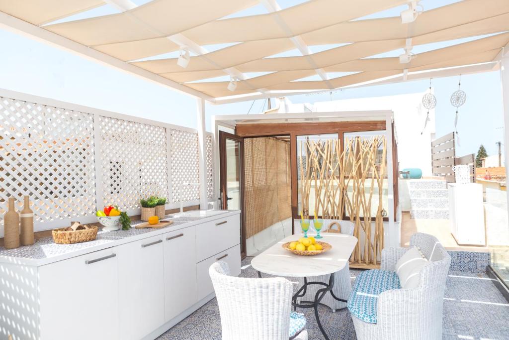 SteMa Residence, with panoramic view, roof garden & jacuzzi! photo 3