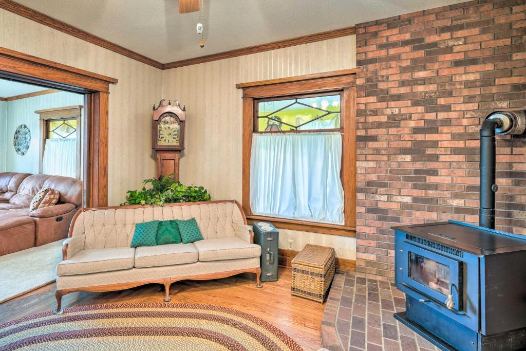 Relaxing Waterloo Retreat with Orchard View! photo 3
