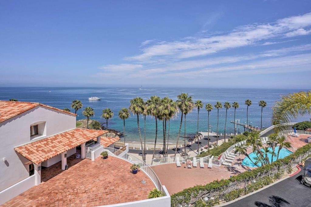 Quiet Avalon Getaway Villa with Ocean View and Balcony photo 1