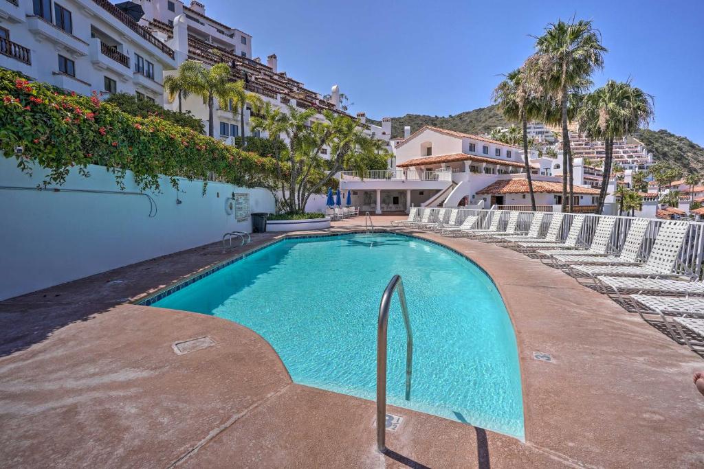 Quiet Avalon Getaway Villa with Ocean View and Balcony photo 2