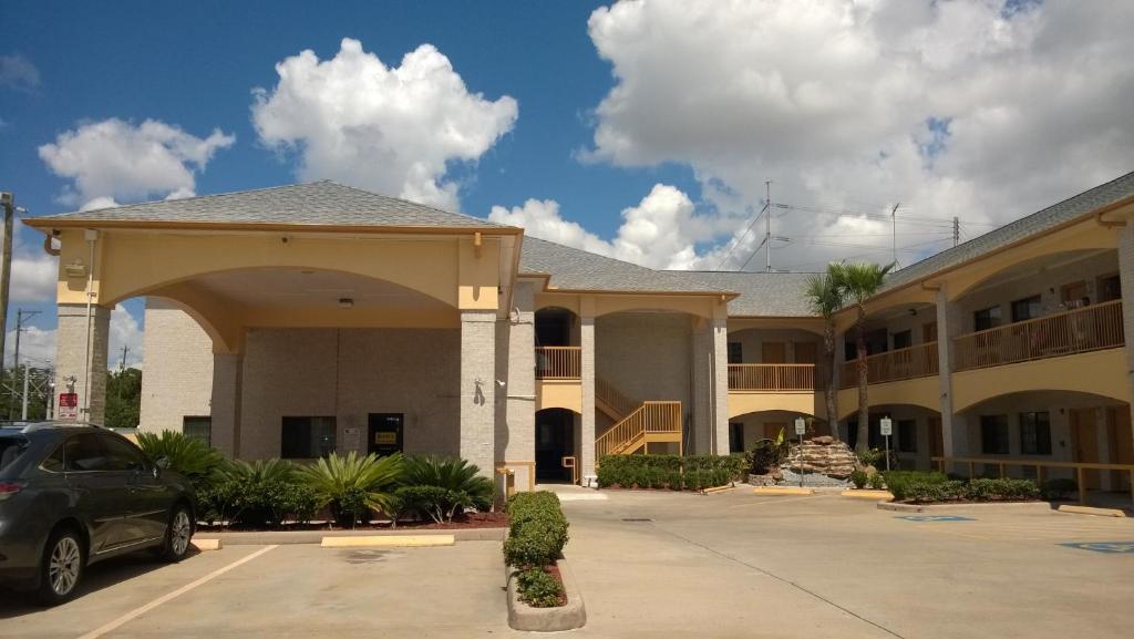 Scott Inn Suites - Downtown Houston image