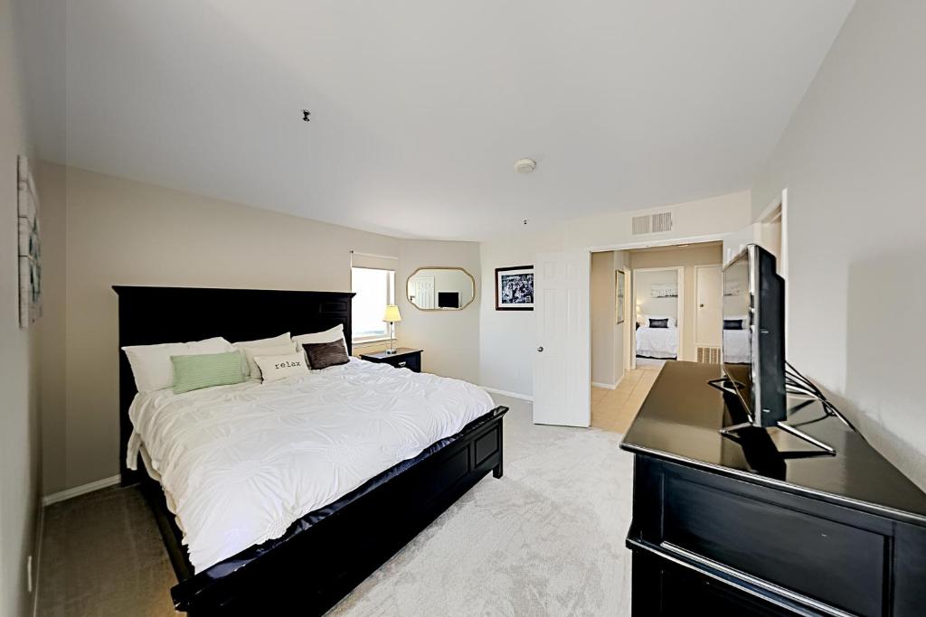 Imperial Beach Club Unit 303 photo 3