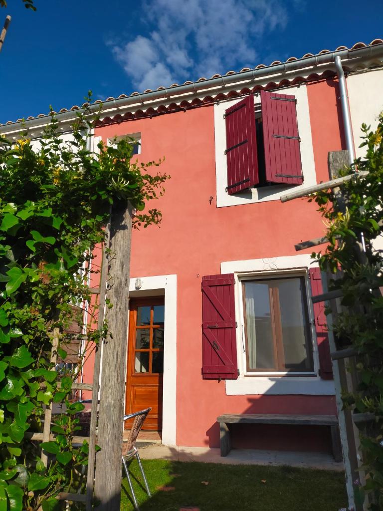 Maison de charme au bord de l'Aude, à 5min de la plage