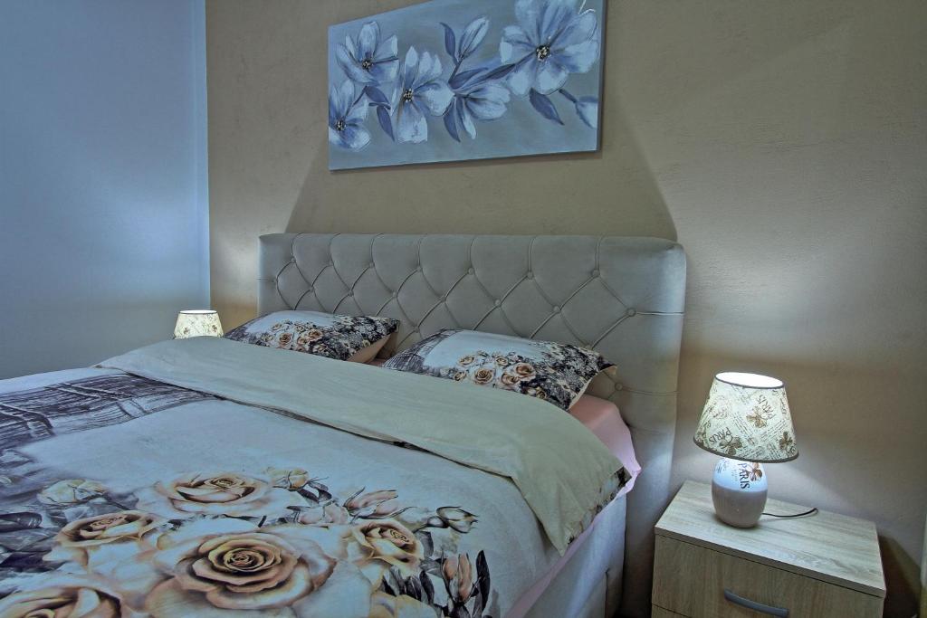 Holiday House Lana photo 2
