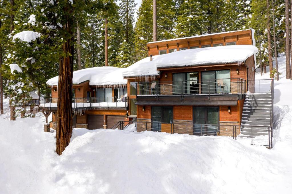 Modern Mountain Getaway photo 1