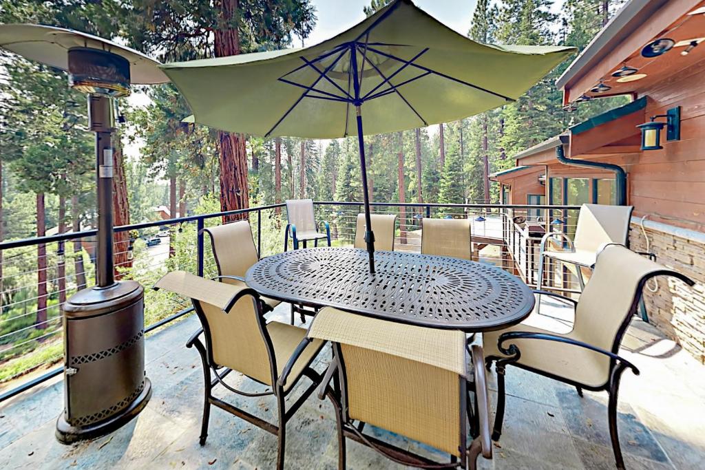 Modern Mountain Getaway photo 3