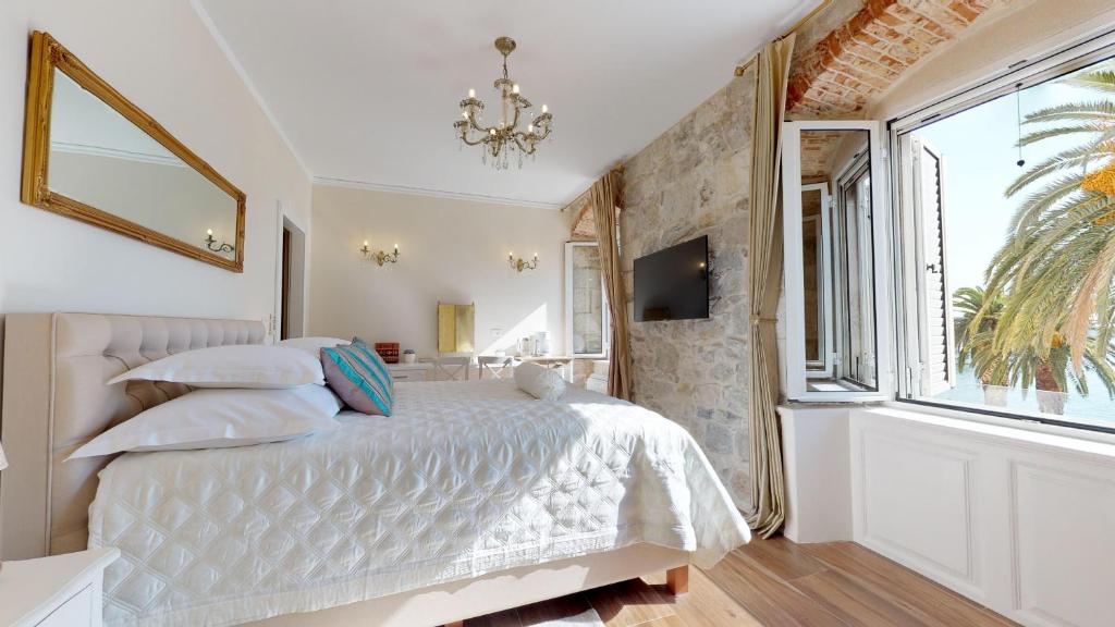 Chrysanta Apartments photo 3