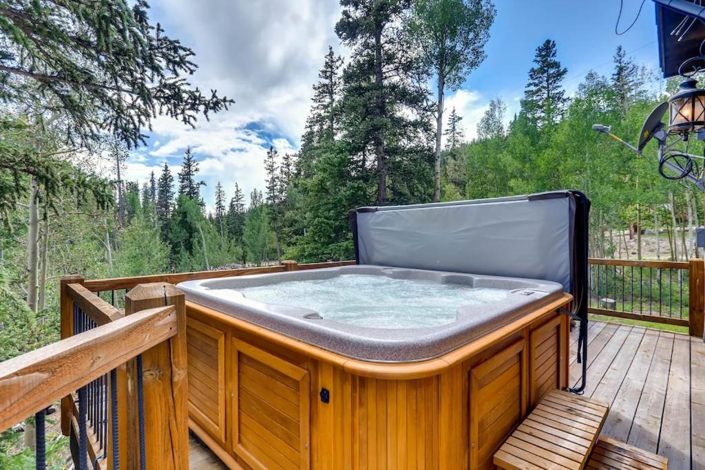 Immaculate Mountain Home Surrounded by Pine Trees with Hot Tub - Claim Jumper Getaway photo 4