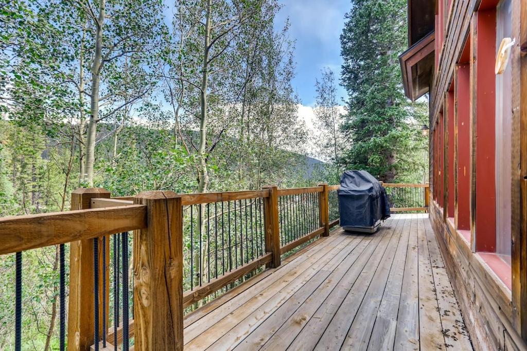 Immaculate Mountain Home Surrounded by Pine Trees with Hot Tub - Claim Jumper Getaway photo 3