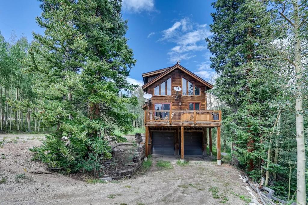 Immaculate Mountain Home Surrounded by Pine Trees with Hot Tub - Claim Jumper Getaway photo 2