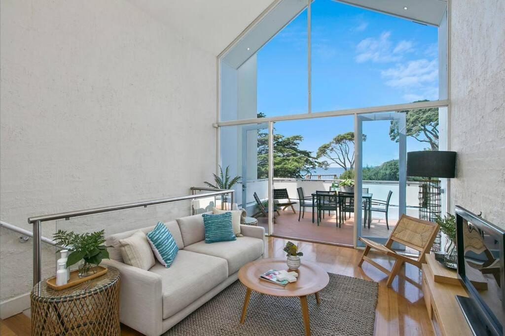 Lonnie Beach View Apartment photo 1