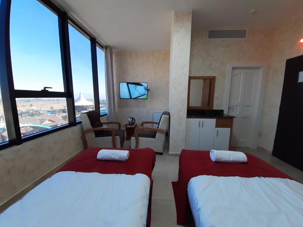 Dolphin Suites Hotel photo 2