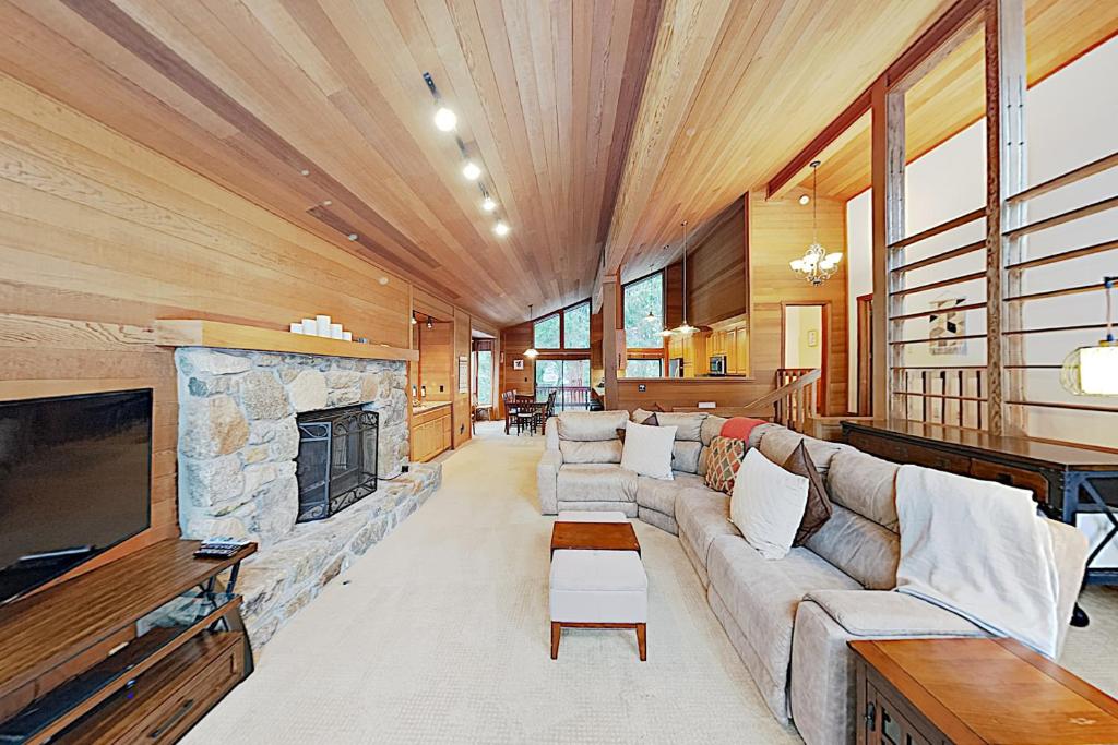Amazing Dollar Point Retreat photo 4
