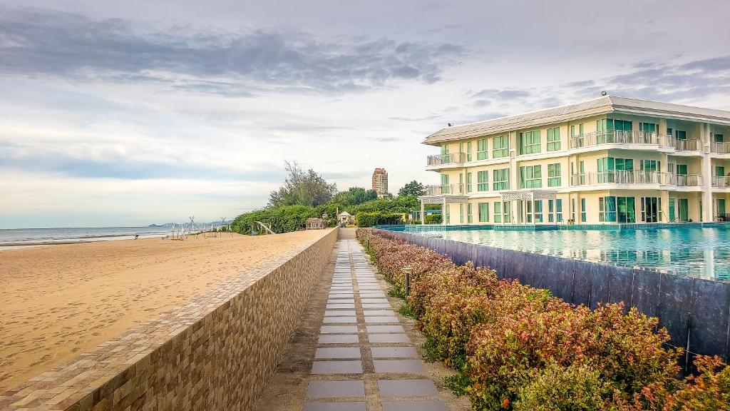 On-the-Beach Seaview With Direct Pool Access - 1 Bedroom by Sweethome photo 1