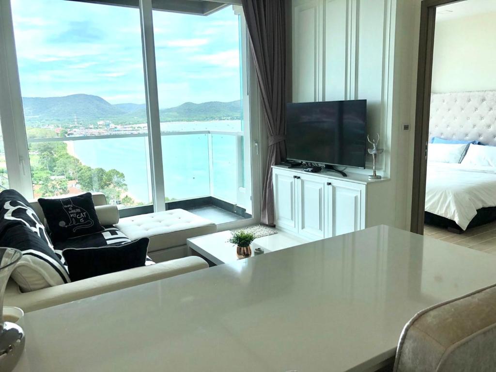 BeachFont Bang Saray By RoomQuest Hotel photo 2