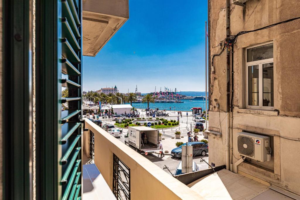 Riva City Rooms - Tap to explore photos