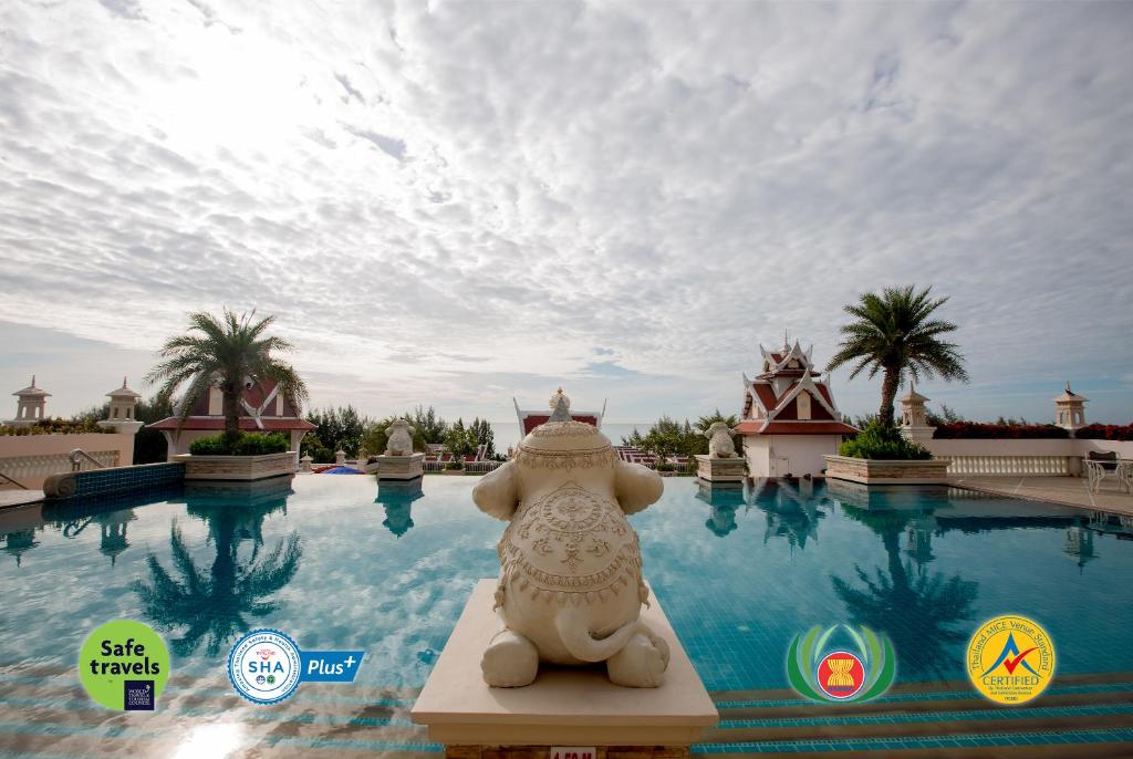 Grand Pacific Sovereign Resort & Spa photo 1