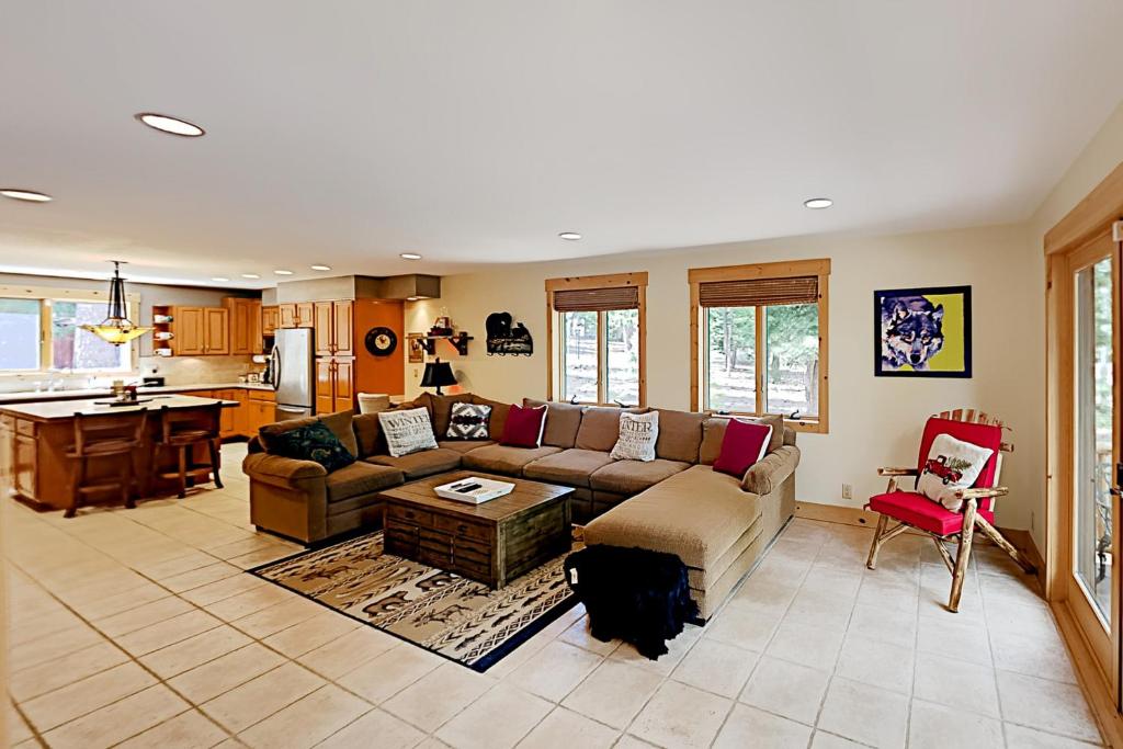 Mohican Manor photo 3