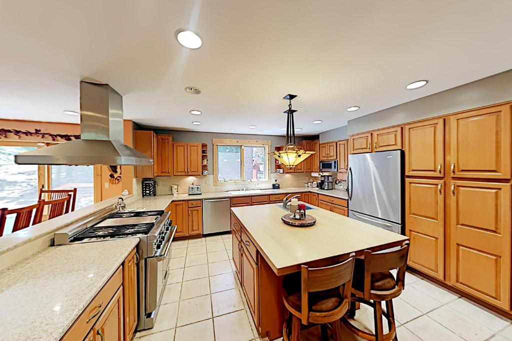 Mohican Manor photo 4