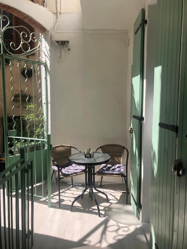 Vieil Antibes, ravissant 2p avec petite terrasse photo 2