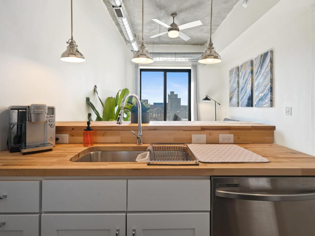 Clover Luxury High-Rise DownTown South Bend photo 3
