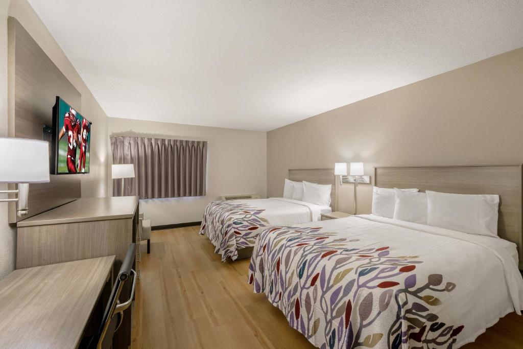 Red Roof Inn & Suites Newport – Middletown, RI image