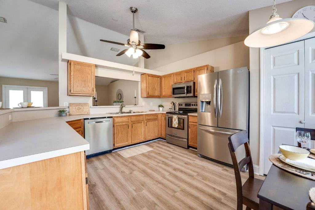 Honey Bee Hideaway image