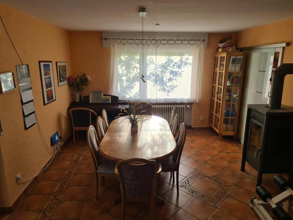Geräumiges Ferienhaus in Bad Salzuflen mit einfacher Ausstattung, für Geschäftsreisende, Gruppen oder Familien geeignet, 4 Schlafzimmer photo 3