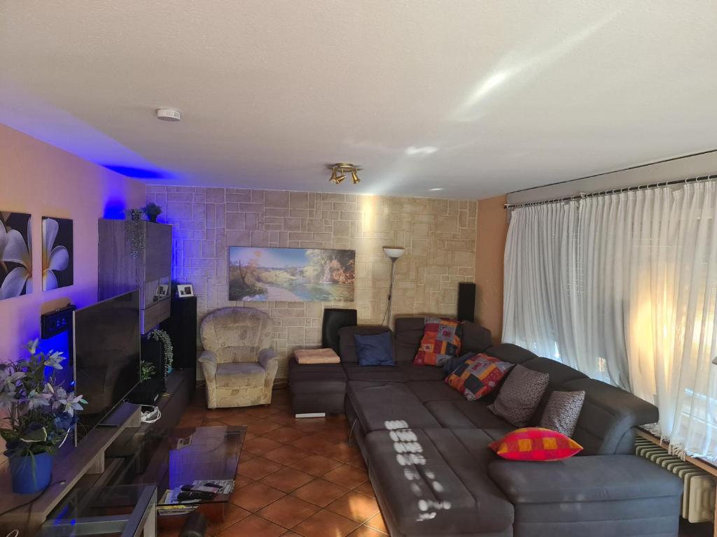 Geräumiges Ferienhaus in Bad Salzuflen mit einfacher Ausstattung, für Geschäftsreisende, Gruppen oder Familien geeignet, 4 Schlafzimmer photo 2