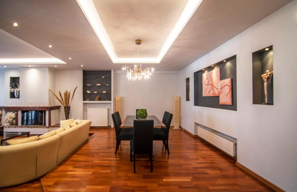 Akrata's Elegant Luxury Suite photo 4