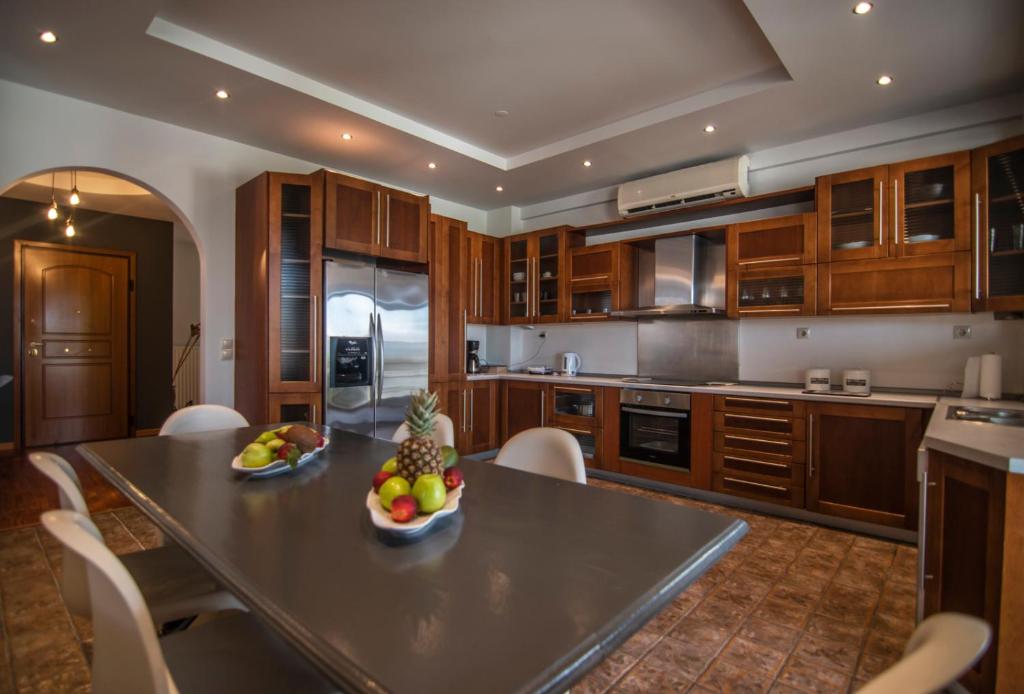 Akrata's Elegant Luxury Suite photo 2