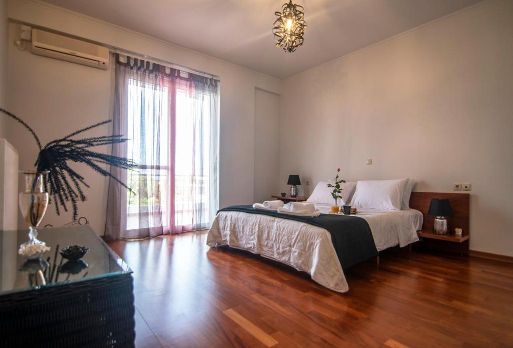 Akrata's Elegant Luxury Suite photo 1