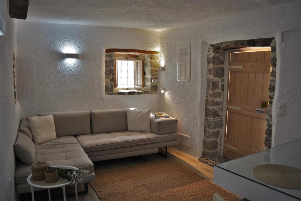 Xobli House 18ths' century renovated micro house photo 2
