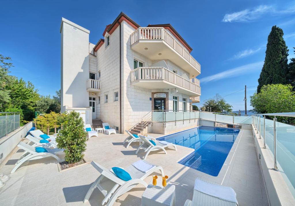 Hotel Riva Kaštela with swimming pool photo 1