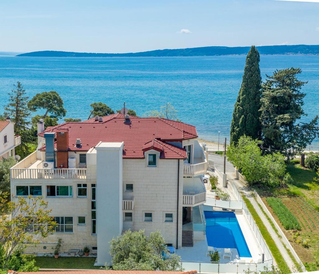 Hotel Riva Kaštela with swimming pool photo 2