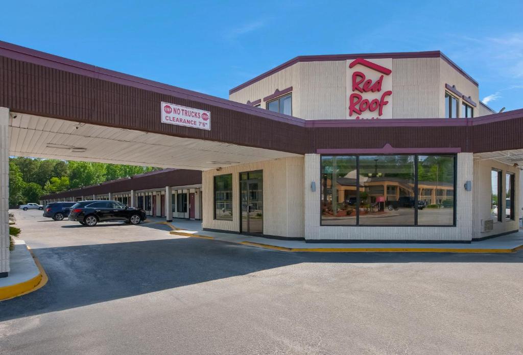 Red Roof Inn Dillon, SC image