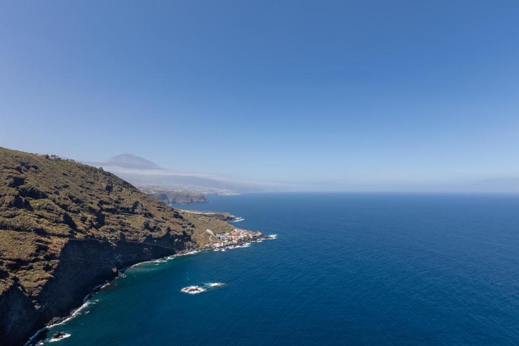 Blue Dream: Panoramic view on heights over the sea photo 4