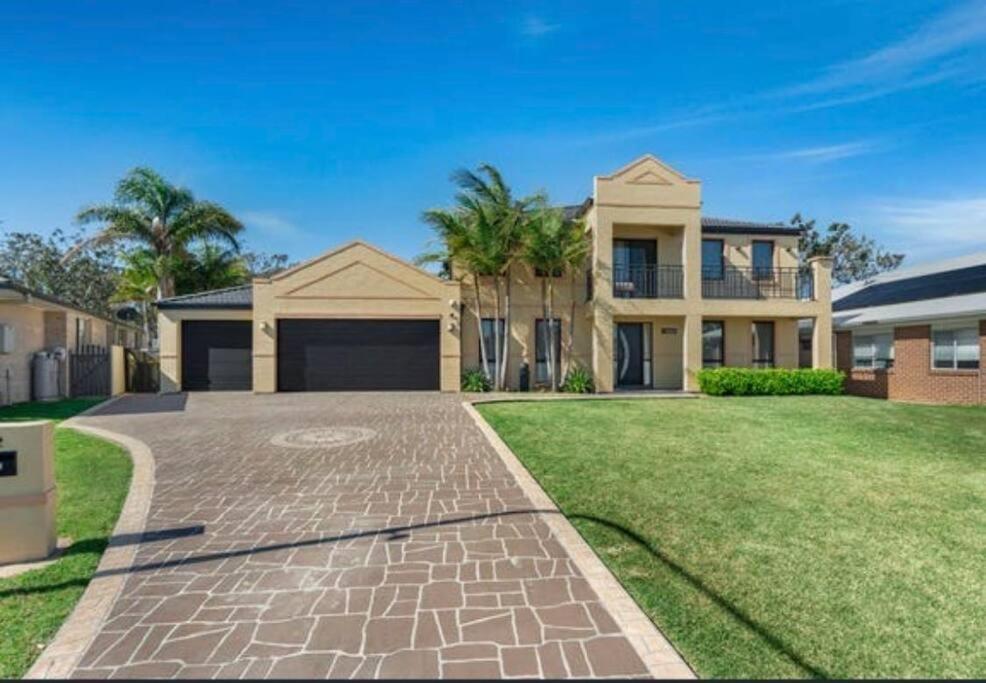 Beautiful 5 bedroom house in Jervis Bay photo 1