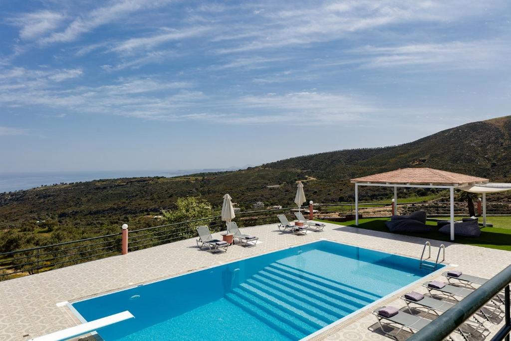 Superb villa,with amazing seaviews & huge pool! photo 2