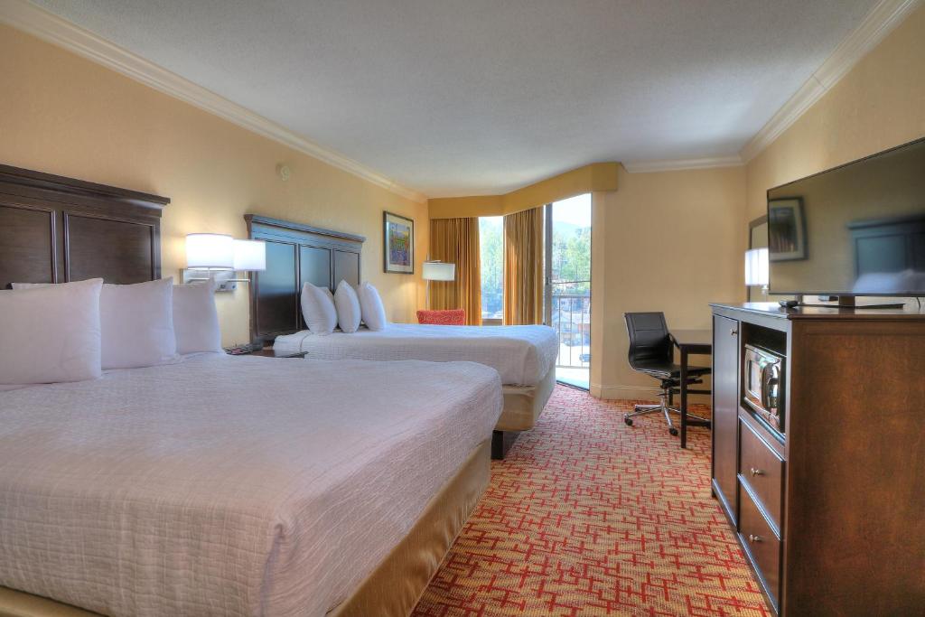 Edgewater Hotel and Conference Center photo 1