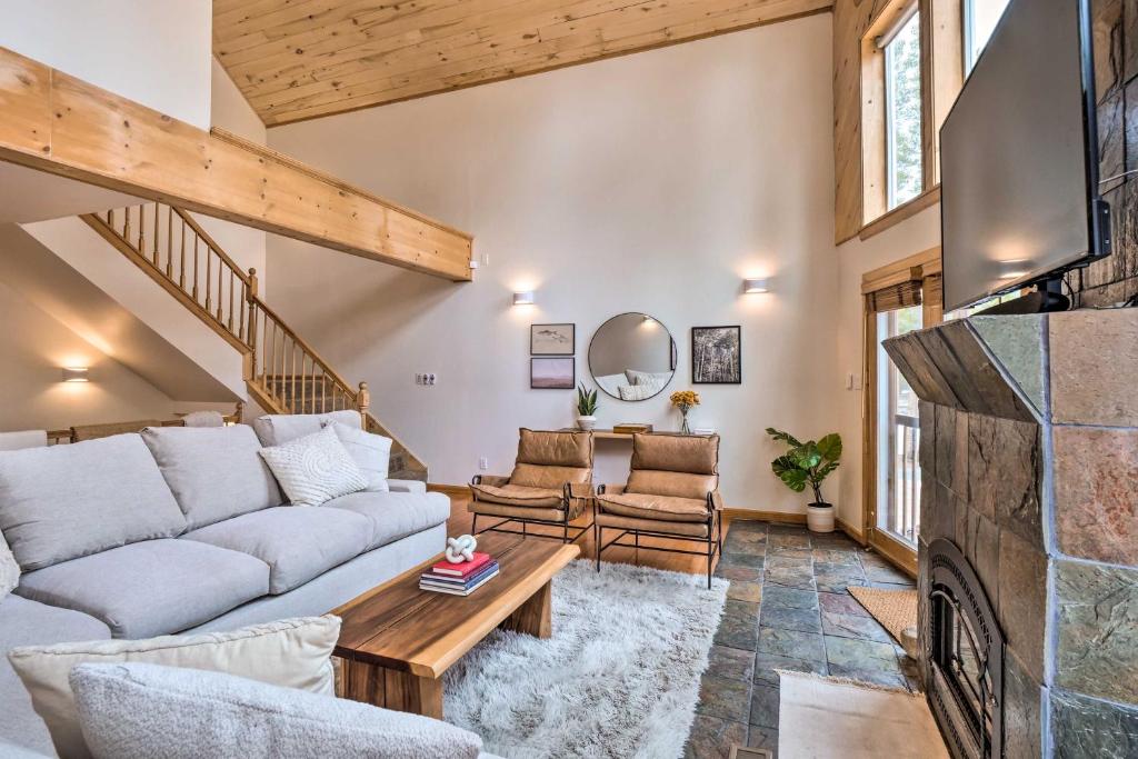 Luxury Leadville Getaway with Hot Tub! photo 4