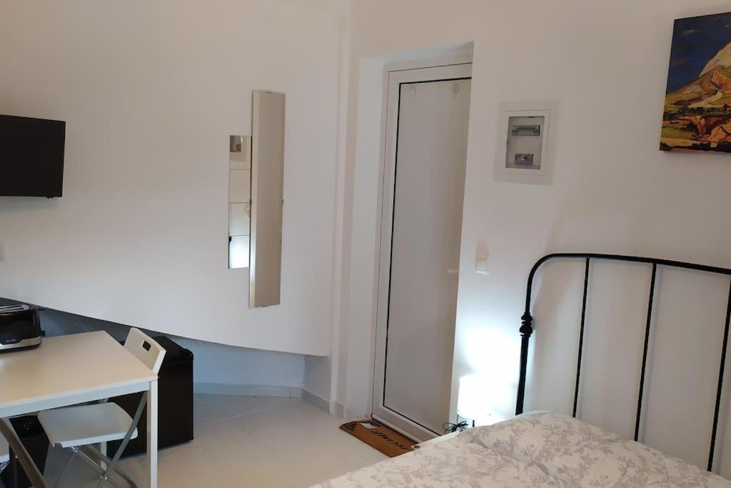 Renovated mini studio , near the beach , Kirra , ancient port of Delphi photo 2